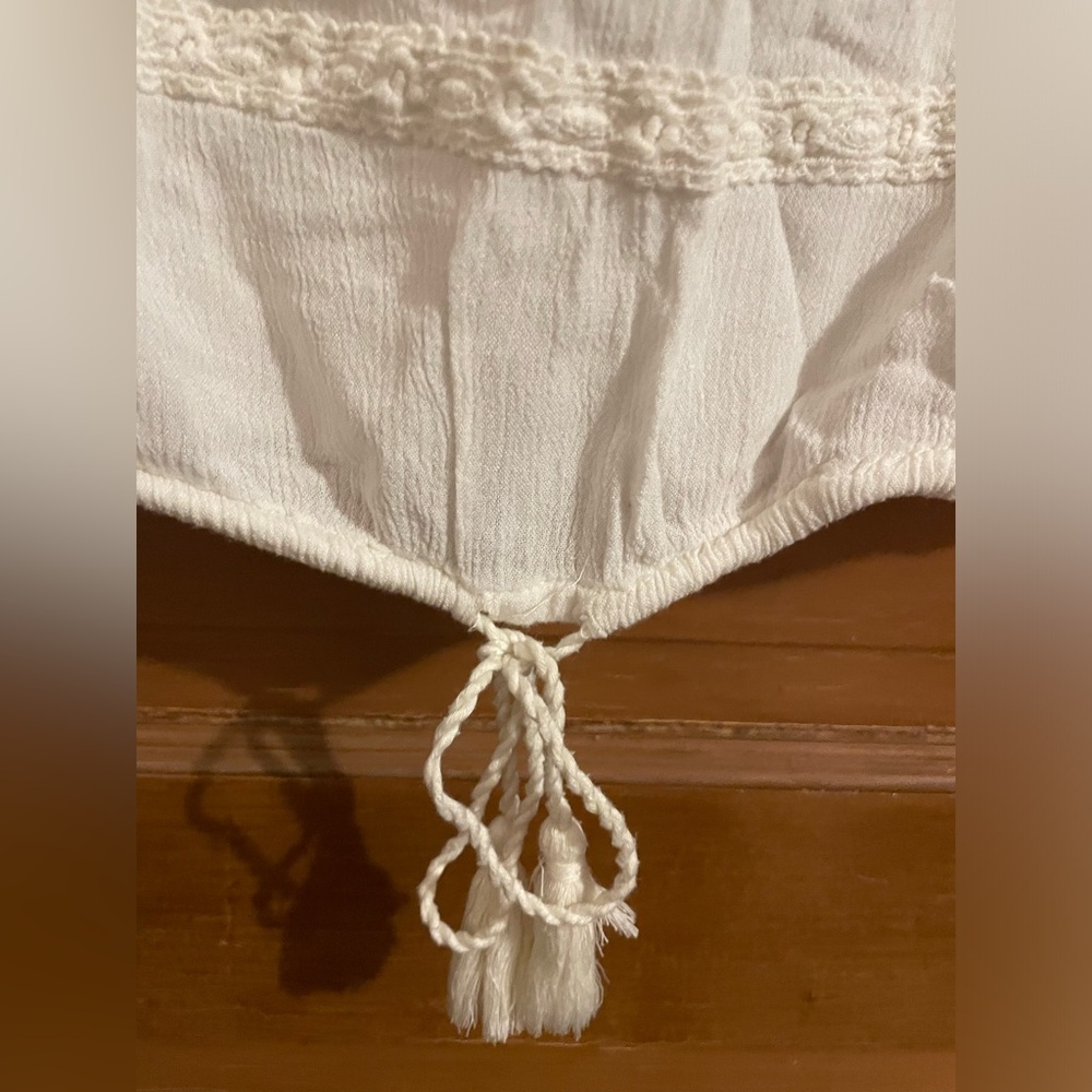 Hollister Flutter Sleeve Lace Striped Mesh/Lace Neck Detail Rope Tie Hem Crop - Picture 4 of 12